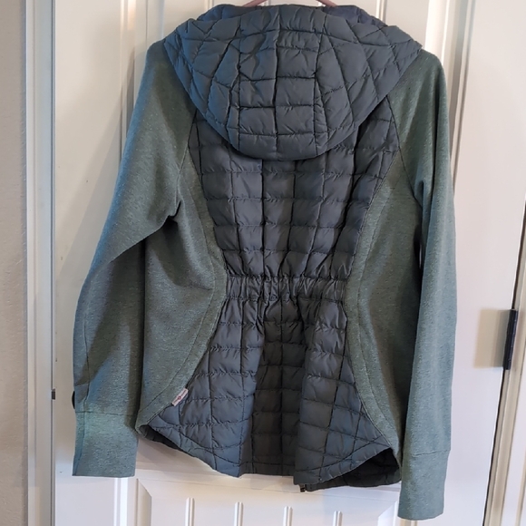 The North Face Charcoal Quilted Jacket - Picture 4 of 5